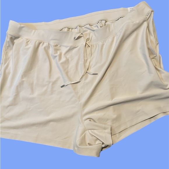 NWT 3x OldNavy Power Soft Shorts With Pockets And Waist Tie Beige - Picture 1 of 2